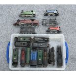 EIGHTEEN UNBOXED OO GAUGE ELECTRIC TANK AND SHUNTING LOCOMOTIVES