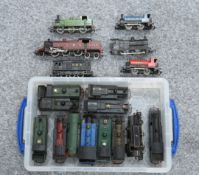 EIGHTEEN UNBOXED OO GAUGE ELECTRIC TANK AND SHUNTING LOCOMOTIVES