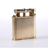 AN ALFRED DUNHILL 9 CARAT GOLD LIGHTER, LONDON 1932