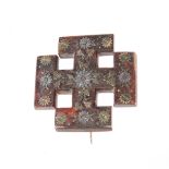 A 19TH CENTURY GOLD AND SILVER INLAID TORTOISESHELL MALTESE CROSS BROOCH