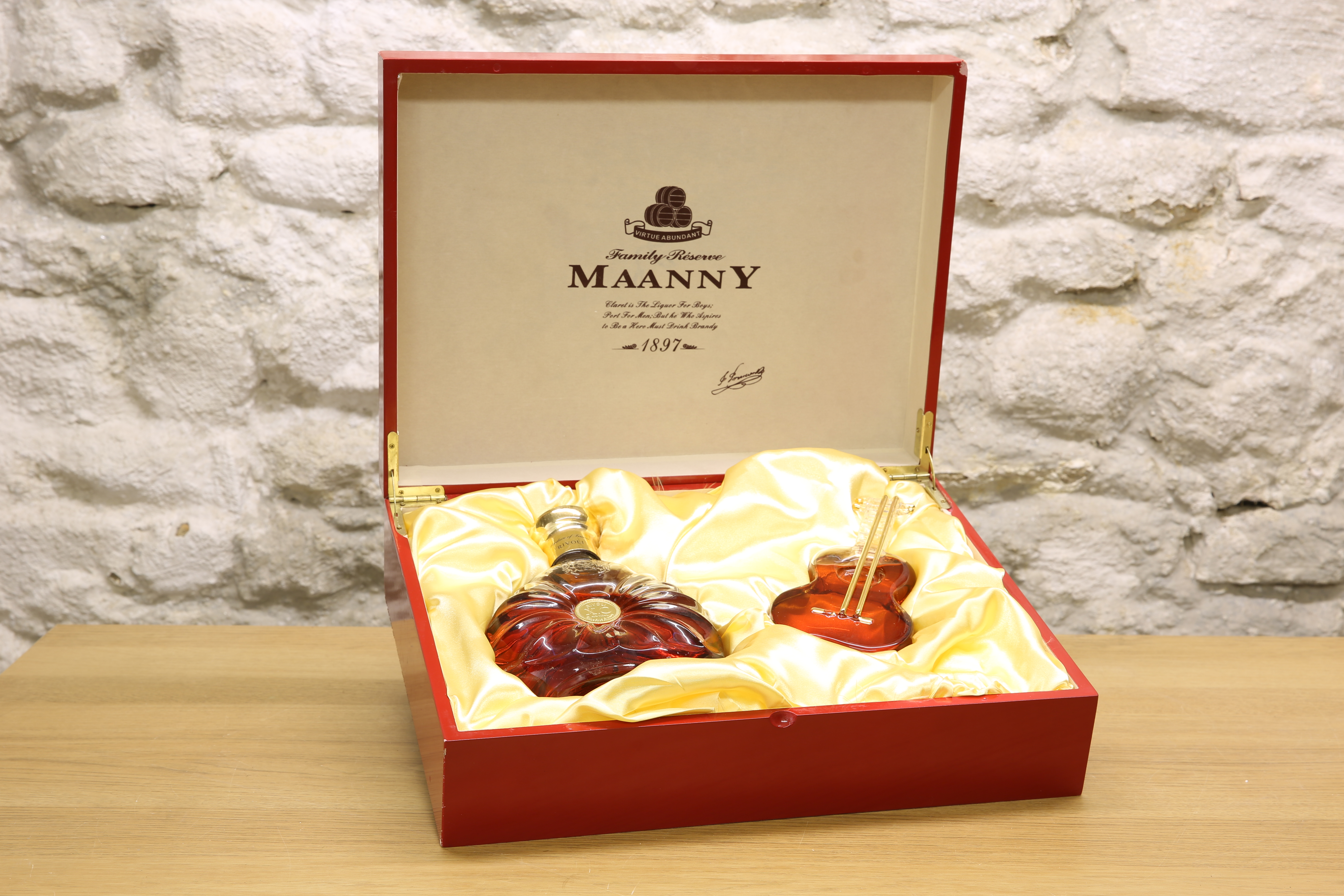 1 PRESENTATION CARTON “MAANNY” RIVOLI XO FRENCH BRANDY