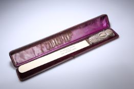 A LATE VICTORIAN SILVER-MOUNTED IVORY PAGE TURNER, THE SILVER HALLMARKED FOR LONDON 1886