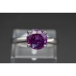 AN 18CT WHITE GOLD AND PURPLE SAPPHIRE RING