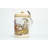 A CONTINENTAL PORCELAIN LIDDED TANKARD, 19TH CENTURY