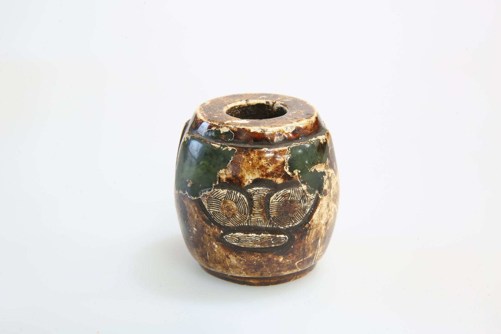 A JADE CARVING IN CHINESE ARCHAIC STYLE - Image 2 of 2