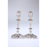 A PAIR OF GEORGE V SILVER CANDLESTICKS, REID & SONS