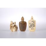 AN EARLY 20TH CENTURY CHINESE IVORY SNUFF BOTTLE