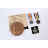 A WORLD WAR I DEATH PLAQUE, MEDAL PAIR AND CAP BADGE, 30953 Pte. E. Sharp