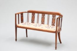 A SMALL EDWARDIAN STRING-INLAID SETTEE