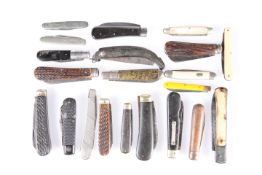 A GROUP OF TWENTY VINTAGE FOLDING POCKET KNIVES.