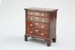 A FINE GEORGE III WALNUT BACHELOR'S CHEST, 18TH CENTURY