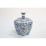 A CHINESE PORCELAIN TULIP VASE