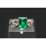 A COLOMBIAN EMERALD AND DIAMOND RING