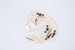 A 9 CARAT GOLD AND CULTURED PEARL NECKLACE