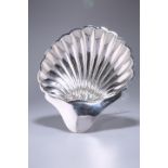 AN EDWARDIAN SILVER SHELL-SHAPED DISH, ATKIN BROTHERS, SHEFFIELD 1909