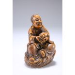 A CHINESE CARVED SOAPSTONE FIGURE OF A SEATED LOHAN