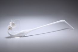 A LARGE VICTORIAN "END OF DAY" MILK GLASS PIPE. 52.5cm