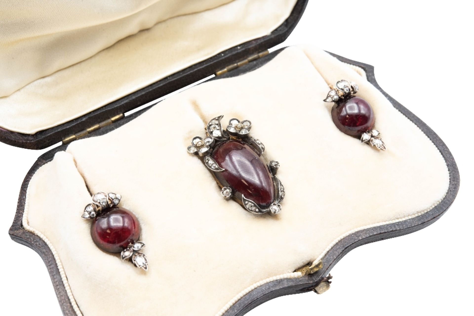 A MID 19TH CENTURY GARNET AND DIAMOND PENDANT AND EARRING