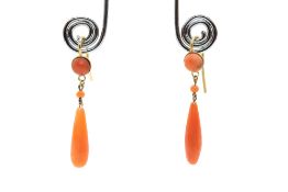 A PAIR OF CORAL PENDENT EARRINGS