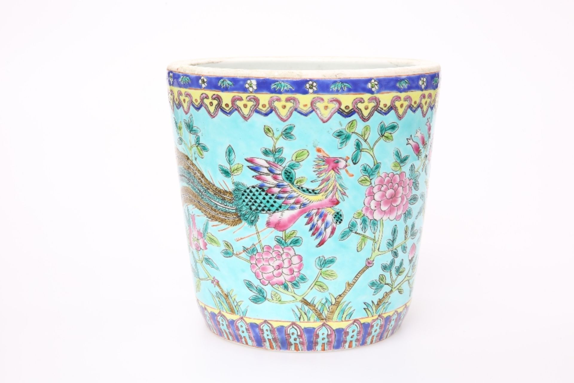 A CHINESE FAMILLE ROSE PORCELAIN JARDINIERE - Image 2 of 3