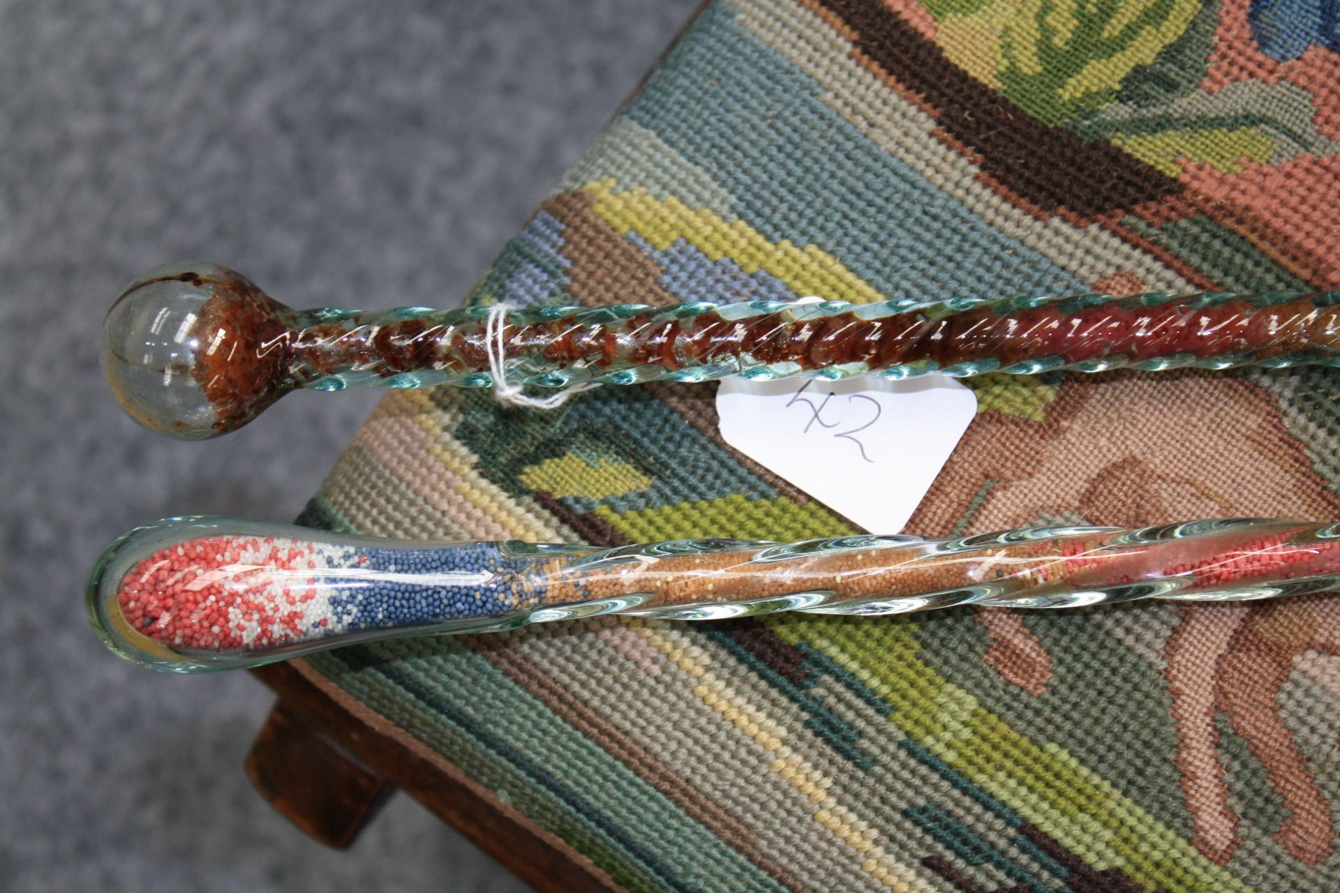 TWO VICTORIAN "END OF DAY" GLASS WALKING CANES - Bild 9 aus 10