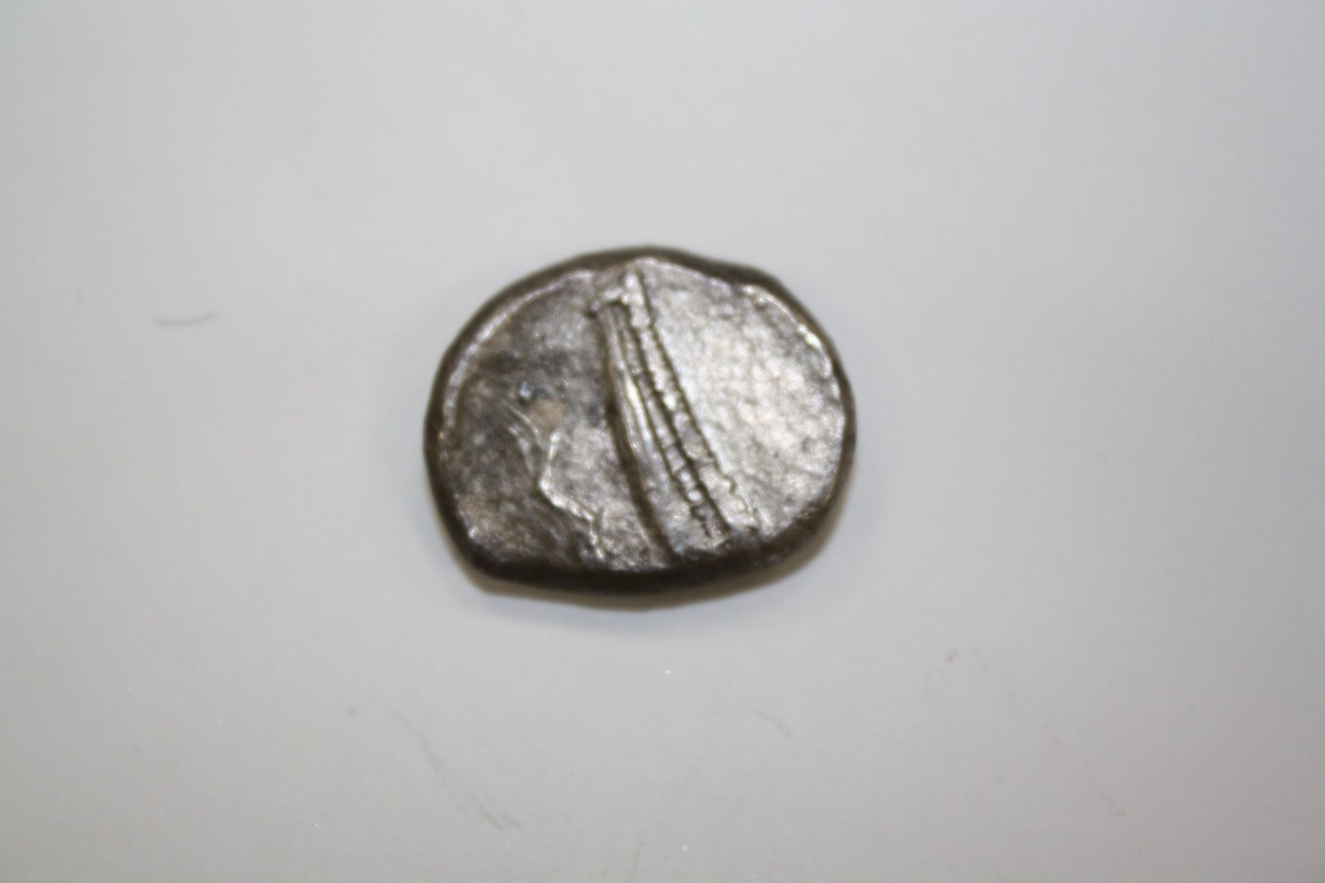 A SMALL COLLECTION OF THIRTEEN ANCIENT GREEK COINS - Bild 7 aus 22