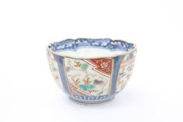 A SMALL IMARI PORCELAIN BOWL