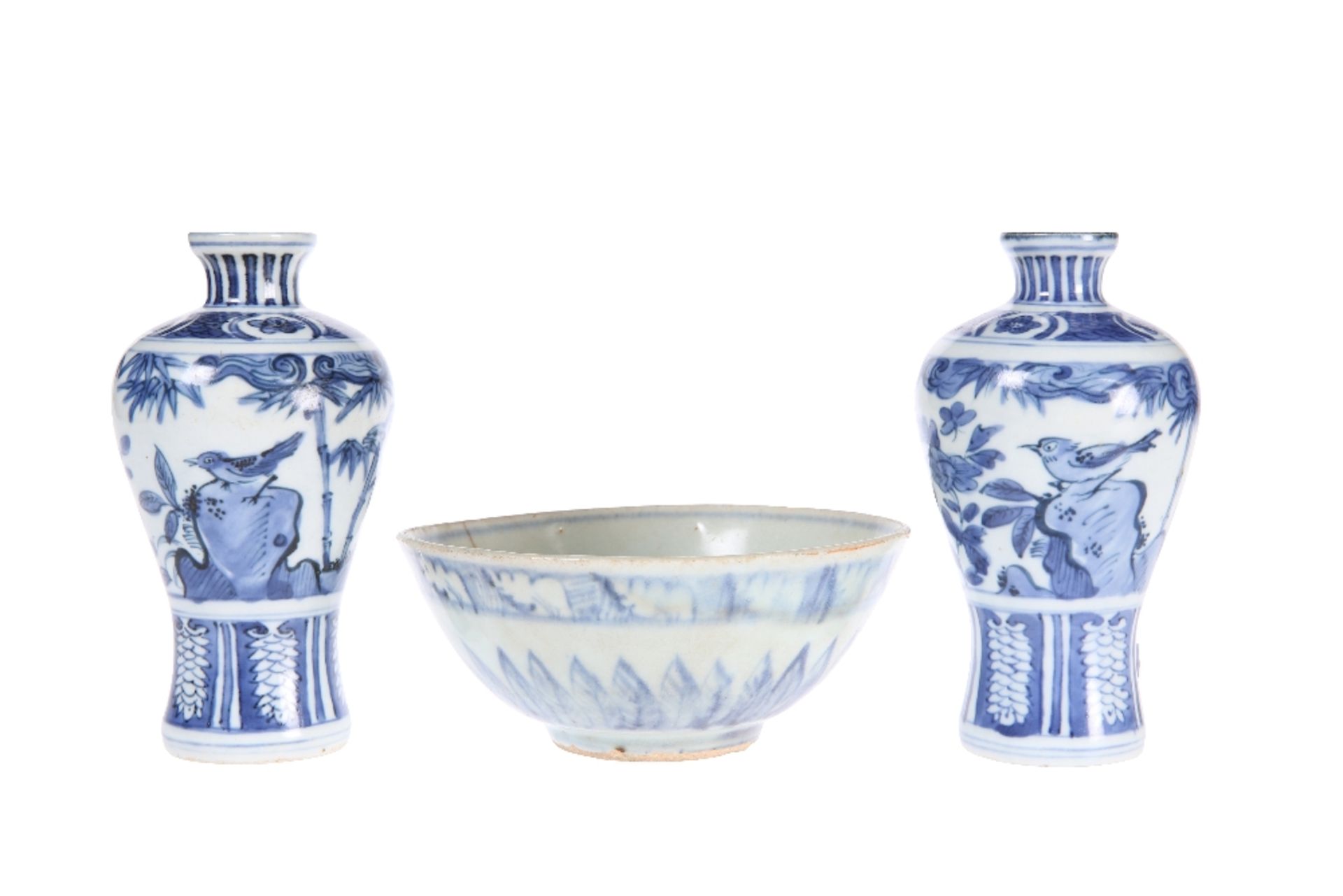 A PAIR OF CHINESE BLUE AND WHITE PORCELAIN VASES