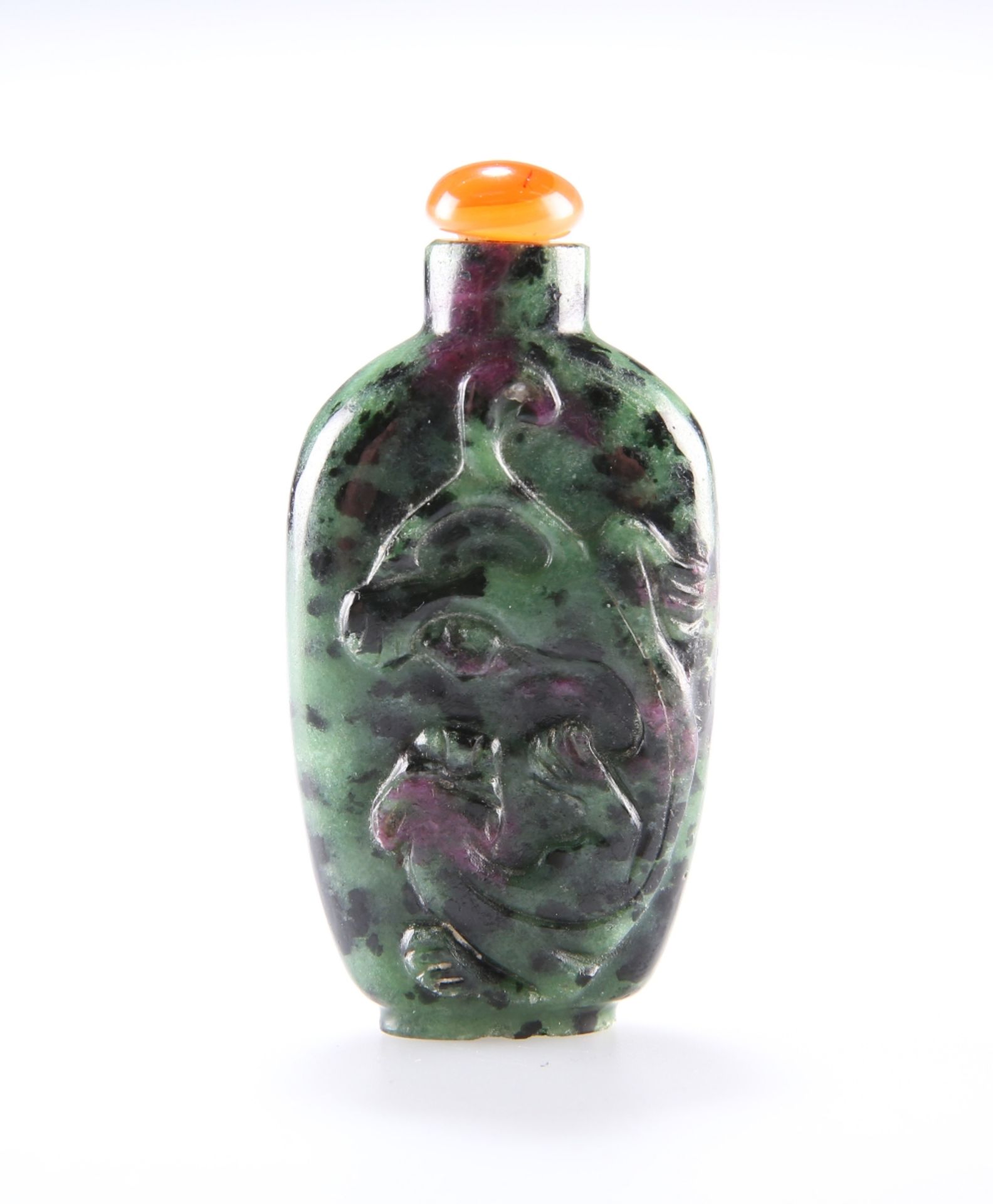 A CHINESE OVERLAY GLASS SNUFF BOTTLE, 19TH CENTURY