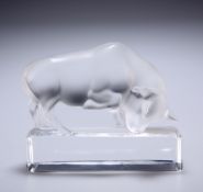 A LALIQUE CLEAR AND FROSTED GLASS PAPERWEIGHT