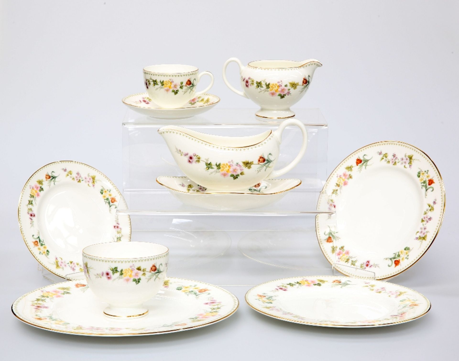 A WEDGWOOD "MIRABELLE" PATTERN DINNER AND TEA SERVICE
