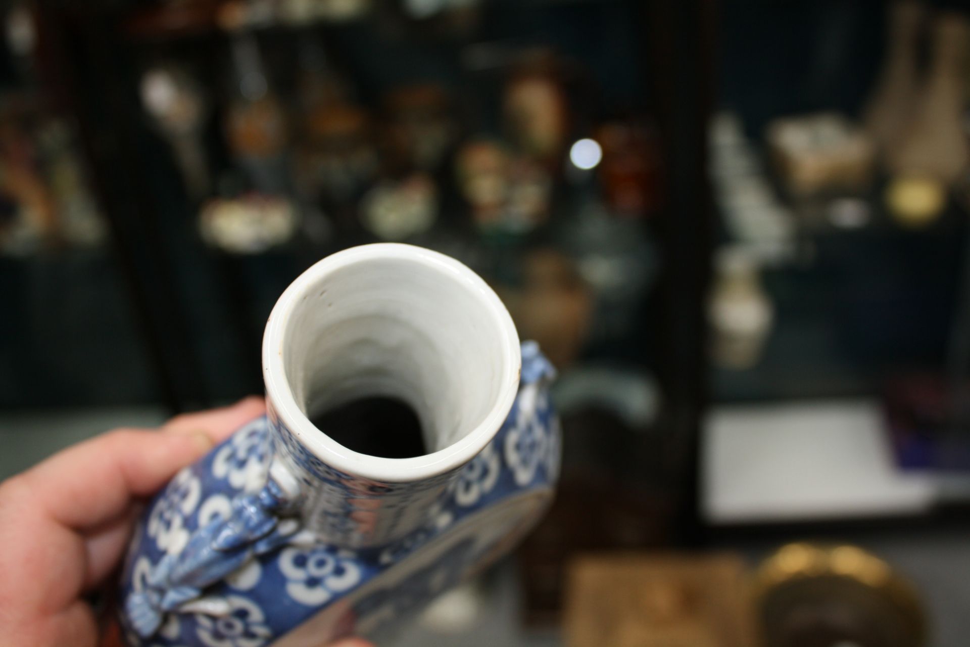 A CHINESE BLUE AND WHITE PORCELAIN MOON FLASK, 19TH CENTURY - Bild 9 aus 9