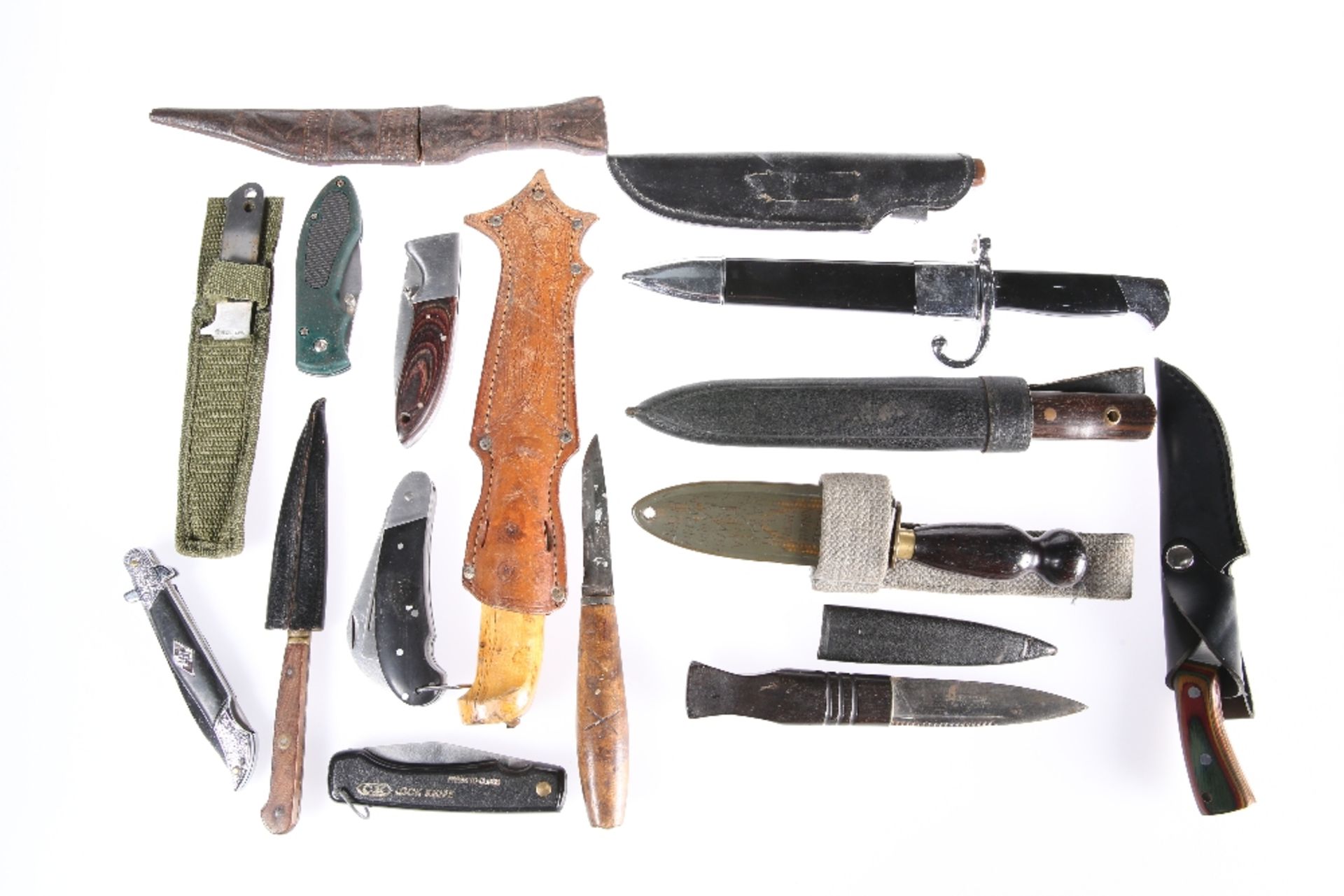 COLLECTION OF SIXTEEN KNIVES AND PENKNIVES, including William Rodgers