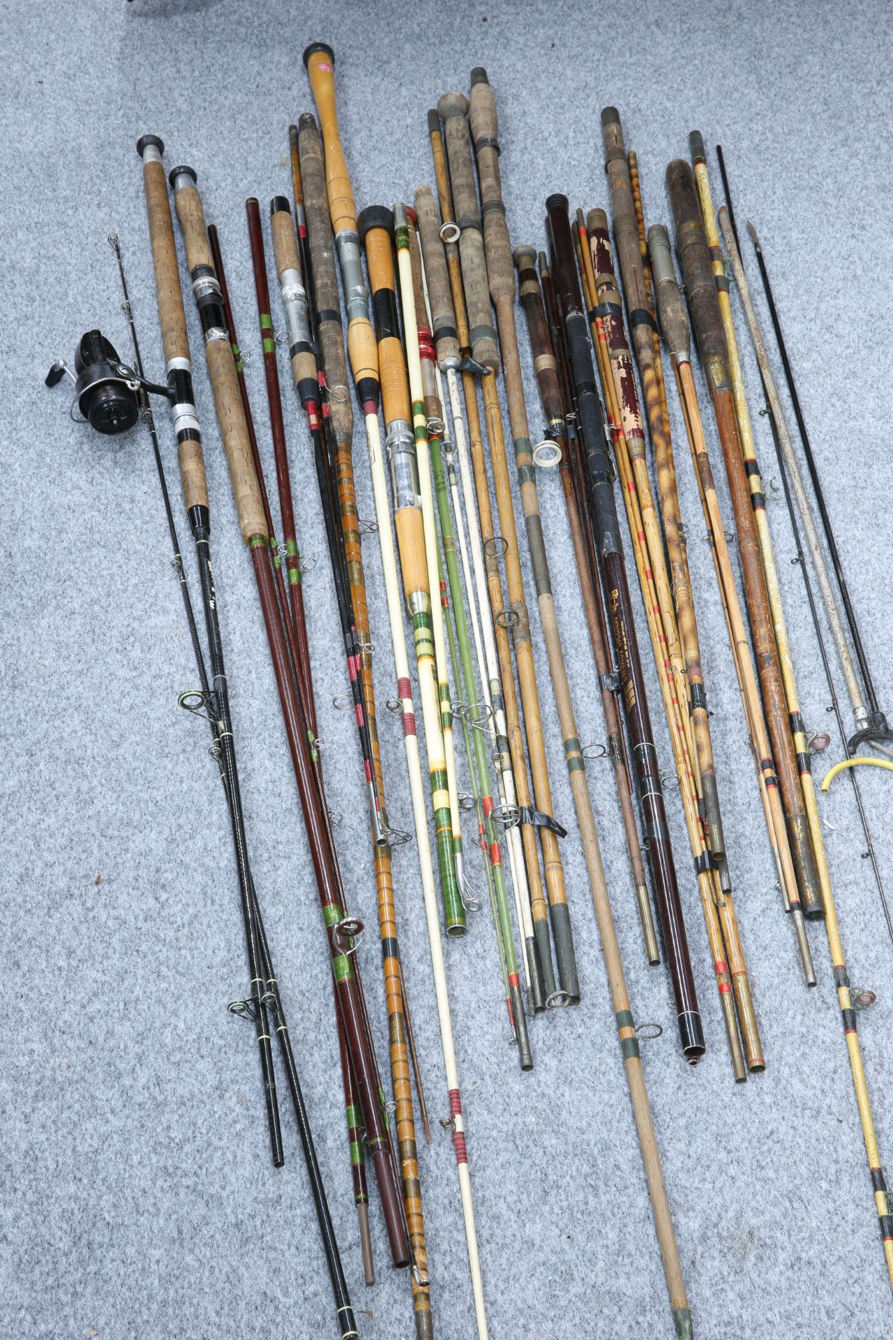 COLLECTION OF OLD AND VERY OLD VARIOUS FISHING RODS INCLUDING BAMBOO, HICKORY WOOD, SPLIT CANE AND F