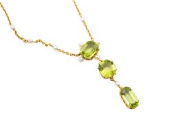 A PERIDOT AND SEED PEARL PENDANT NECKLACE