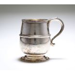 A GEORGE V SILVER TANKARD, PEARCE & SONS, LONDON 1932