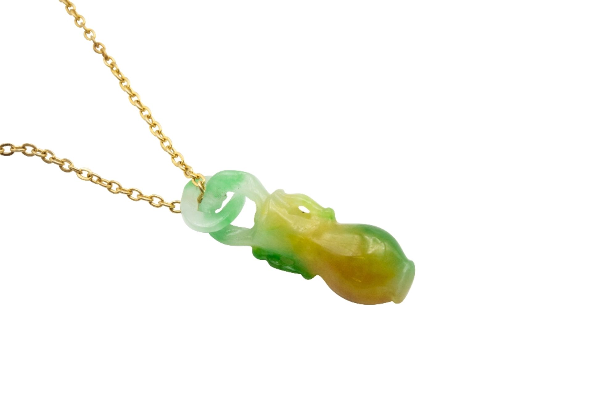 A JADEITE PENDANT - Bild 3 aus 4