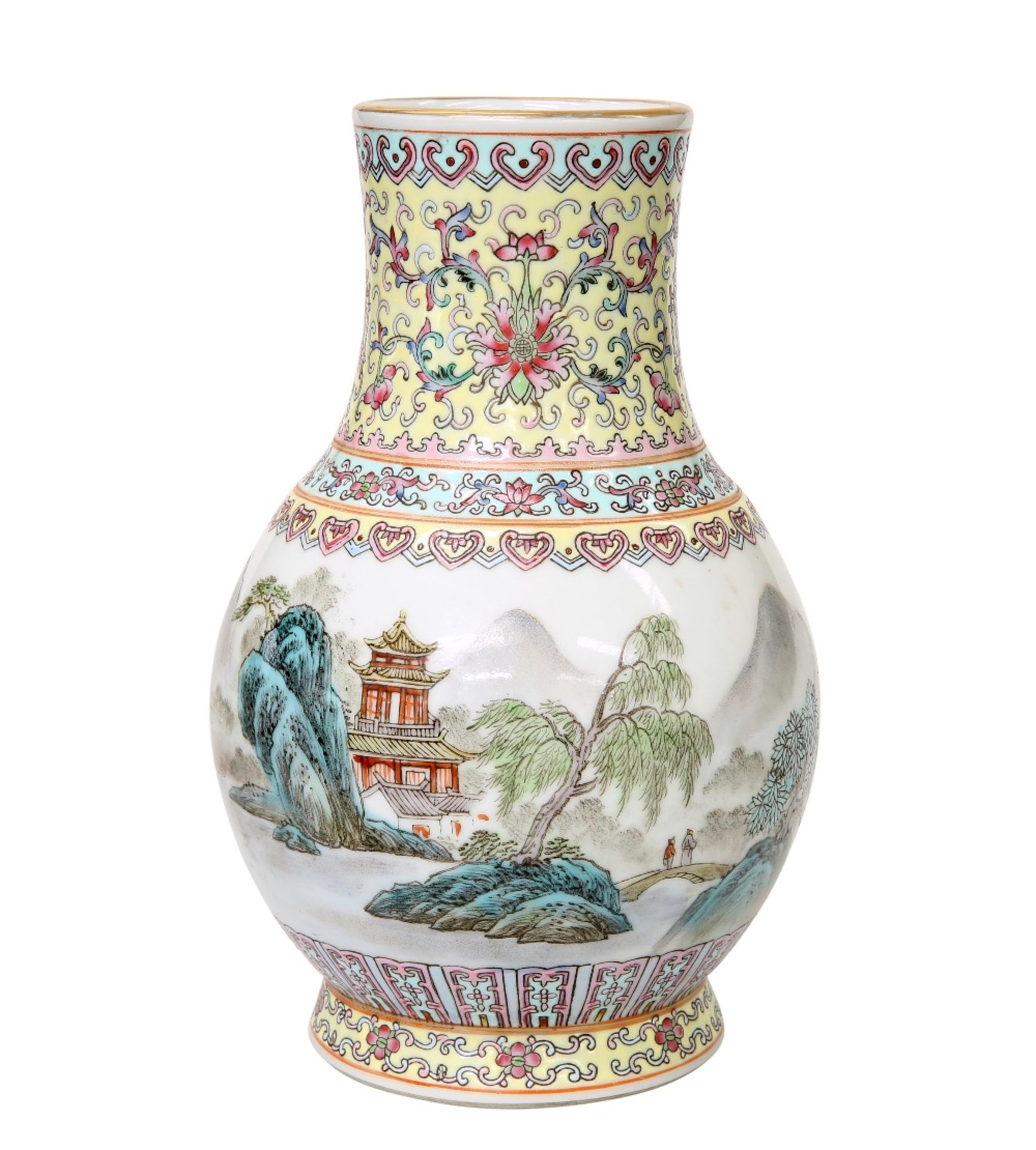 A CHINESE REPUBLICAN STYLE PORCELAIN VASE