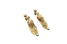 A PAIR OF ETRUSCAN STYLE PENDENT EARRINGS, CIRCA 1870