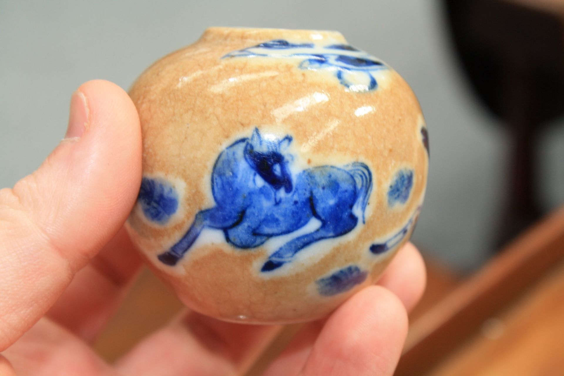 A CHINESE PORCELAIN CUBE TABLE SEAL - Bild 5 aus 9