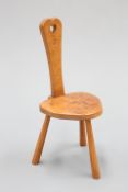 AN ACORNMAN OAK SPINNING CHAIR, CIRCA 1980