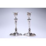 A PAIR OF EDWARDIAN SILVER CANDLESTICKS, ROBERT STEWART, LONDON 1905