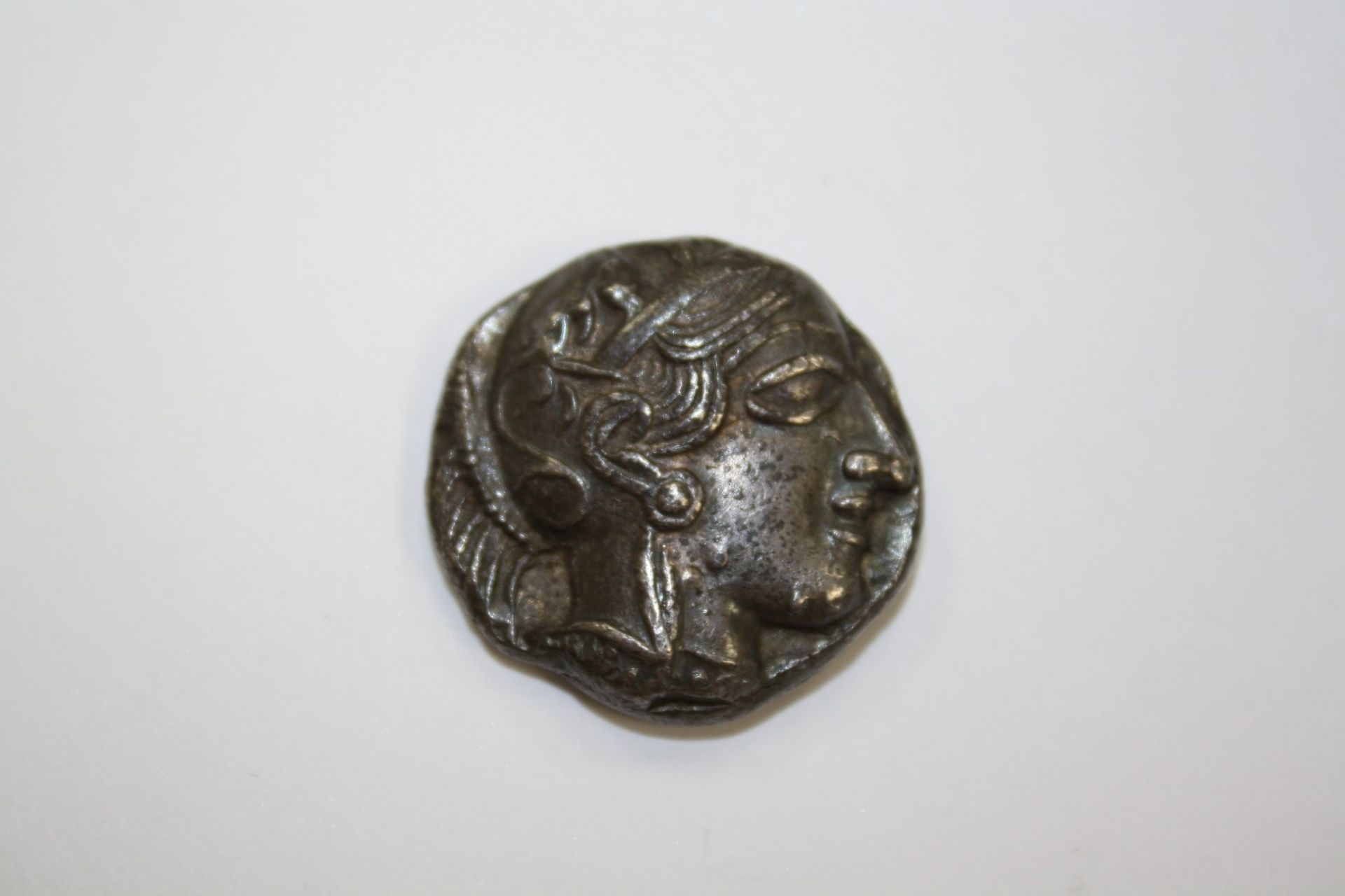 A SMALL COLLECTION OF THIRTEEN ANCIENT GREEK COINS - Bild 2 aus 22