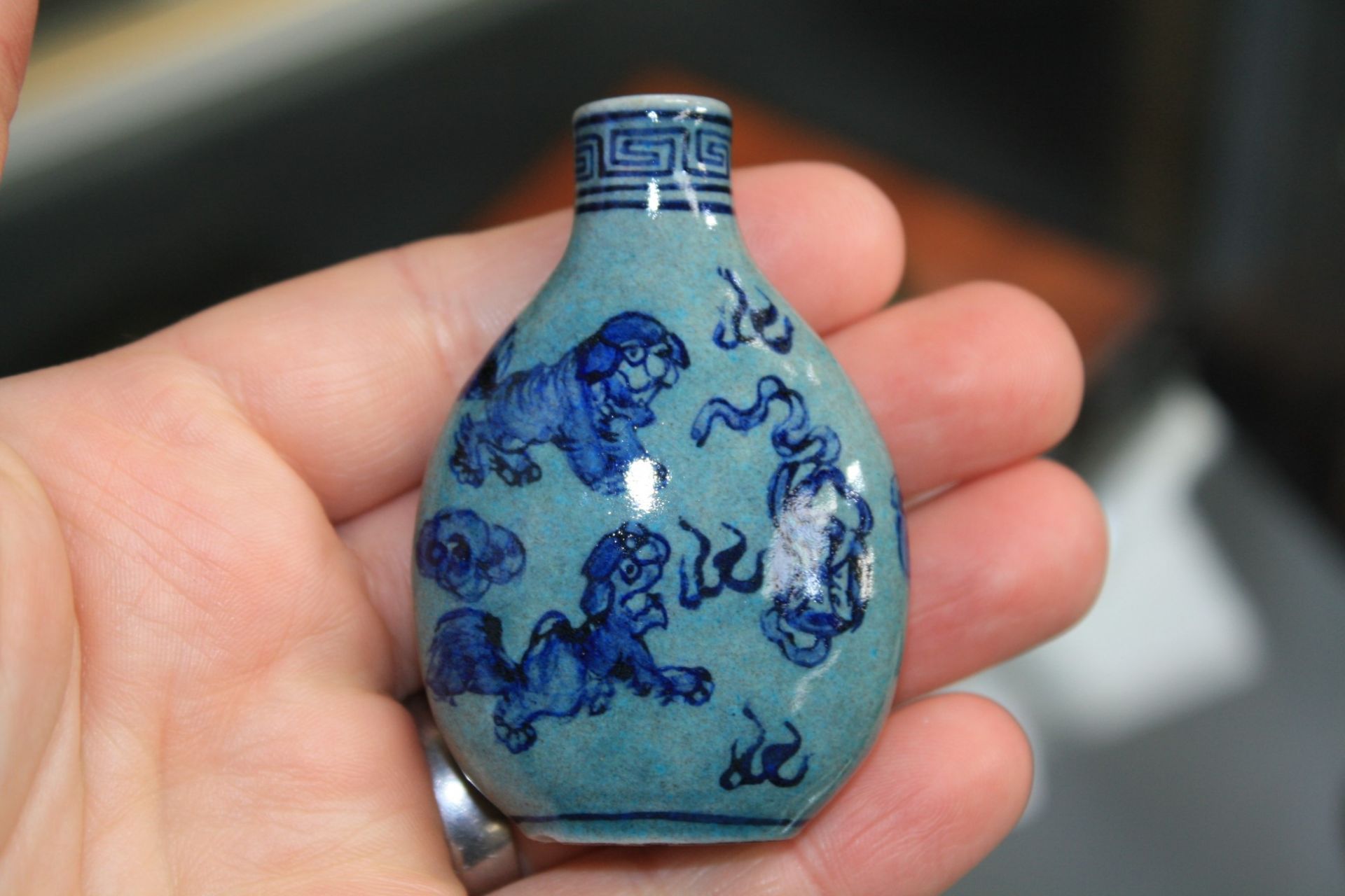 A GROUP OF FIVE CHINESE SNUFF BOTTLES, including two glass - Image 11 of 13