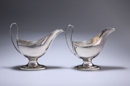 A PAIR OF GEORGE V SILVER SAUCE BOATS, ROBERTS & BELK