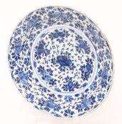 AN 18TH CENTURY DUTCH DELFT BLUE AND WHITE DISH