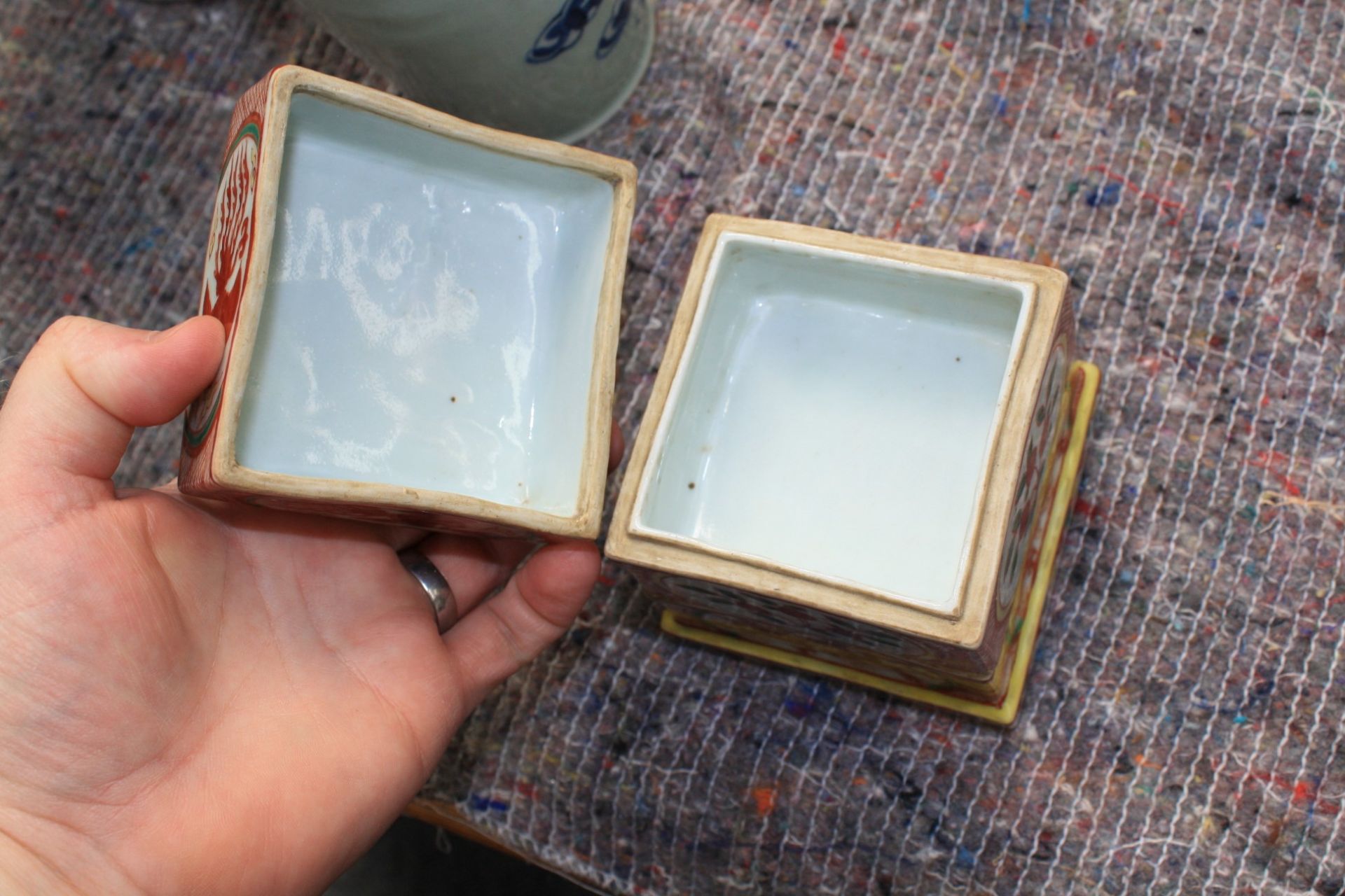 TWO CHINESE BLUE AND WHITE PORCELAIN VASES - Bild 13 aus 13