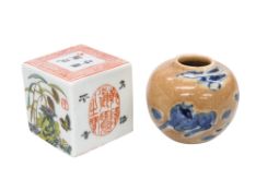 A CHINESE PORCELAIN CUBE TABLE SEAL