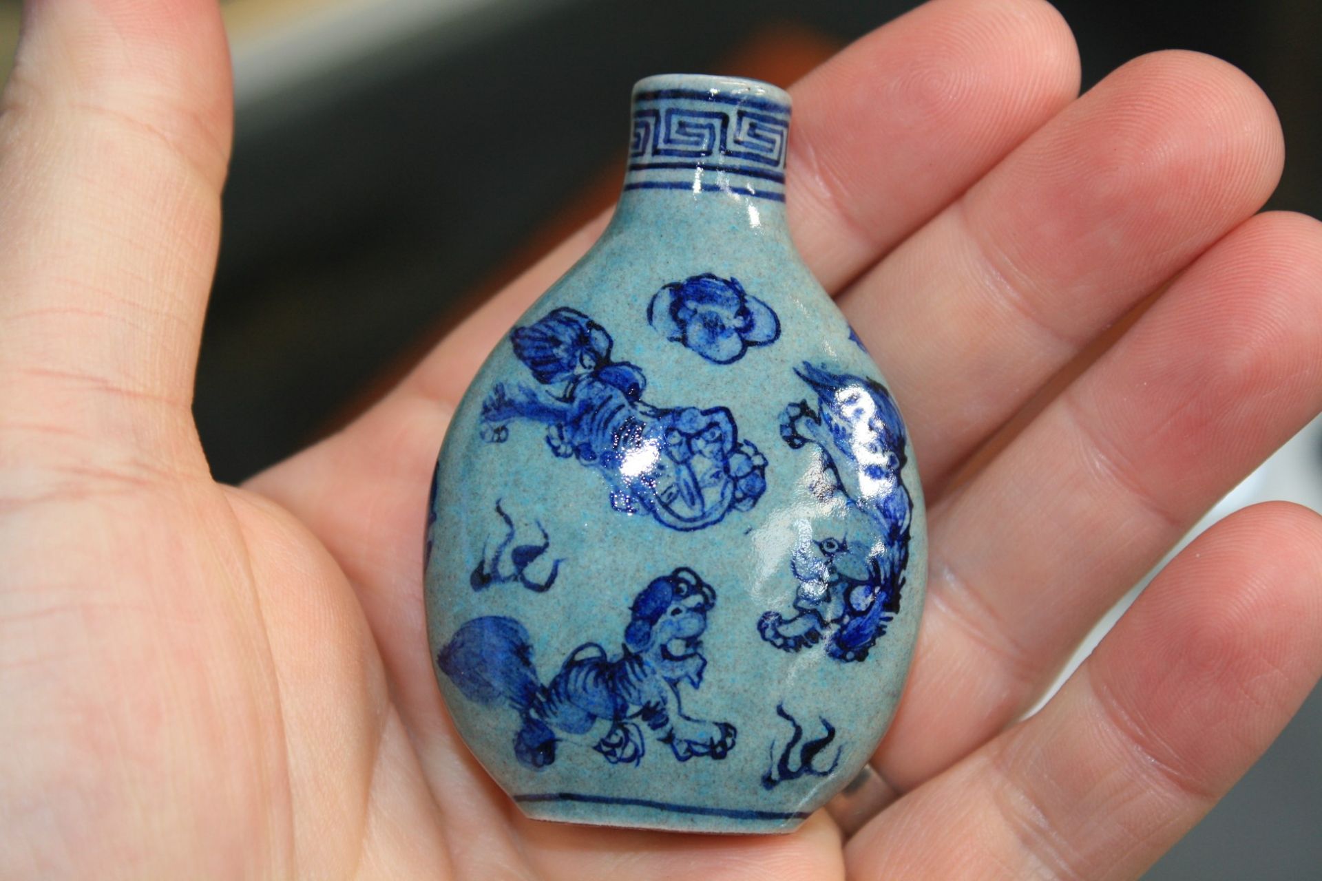 A GROUP OF FIVE CHINESE SNUFF BOTTLES, including two glass - Image 12 of 13