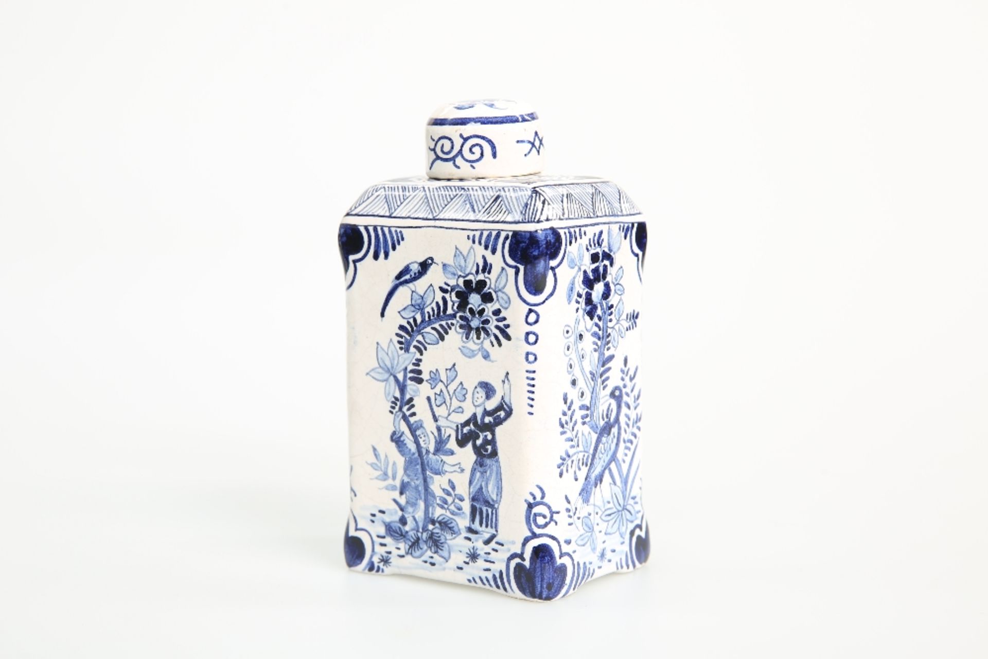 A DUTCH DELFT BLUE AND WHITE TEA CADDY AND COVER, c. 1800 - Bild 2 aus 4